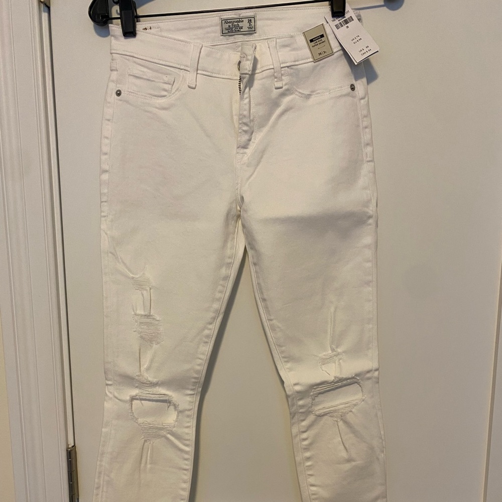 Abercrombie and Fitch white denim. Size 26. NWT